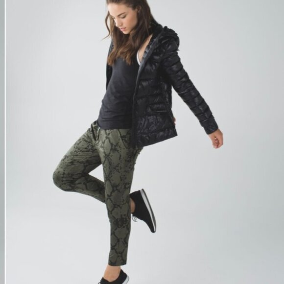 Lululemon Athletica Green Cropped Pants - Picture 3 of 13